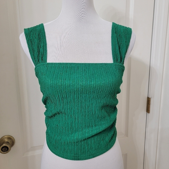 Kelly Green Size M Pleated Texture Sleeveless Camisole Cami Tank Top, Like New - Picture 2 of 13